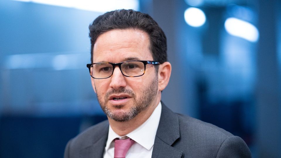 US Senate Power Shift: Schatz Signals Governance Reset and Economic Pragmatism